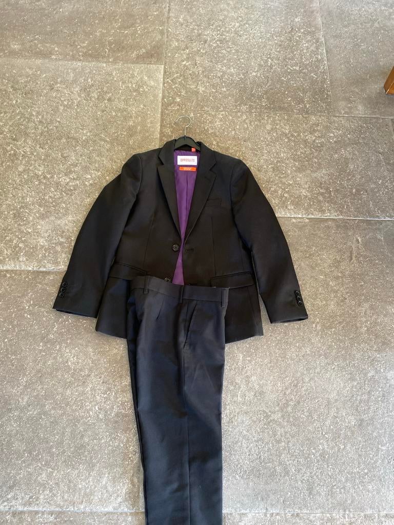 Opposuits Pak Zwart Maat 146-152 - Perfect voor Groep 8 Afsc, Kinderen en Baby's, Kinderkleding | Maat 146, Ophalen, Zo goed als nieuw