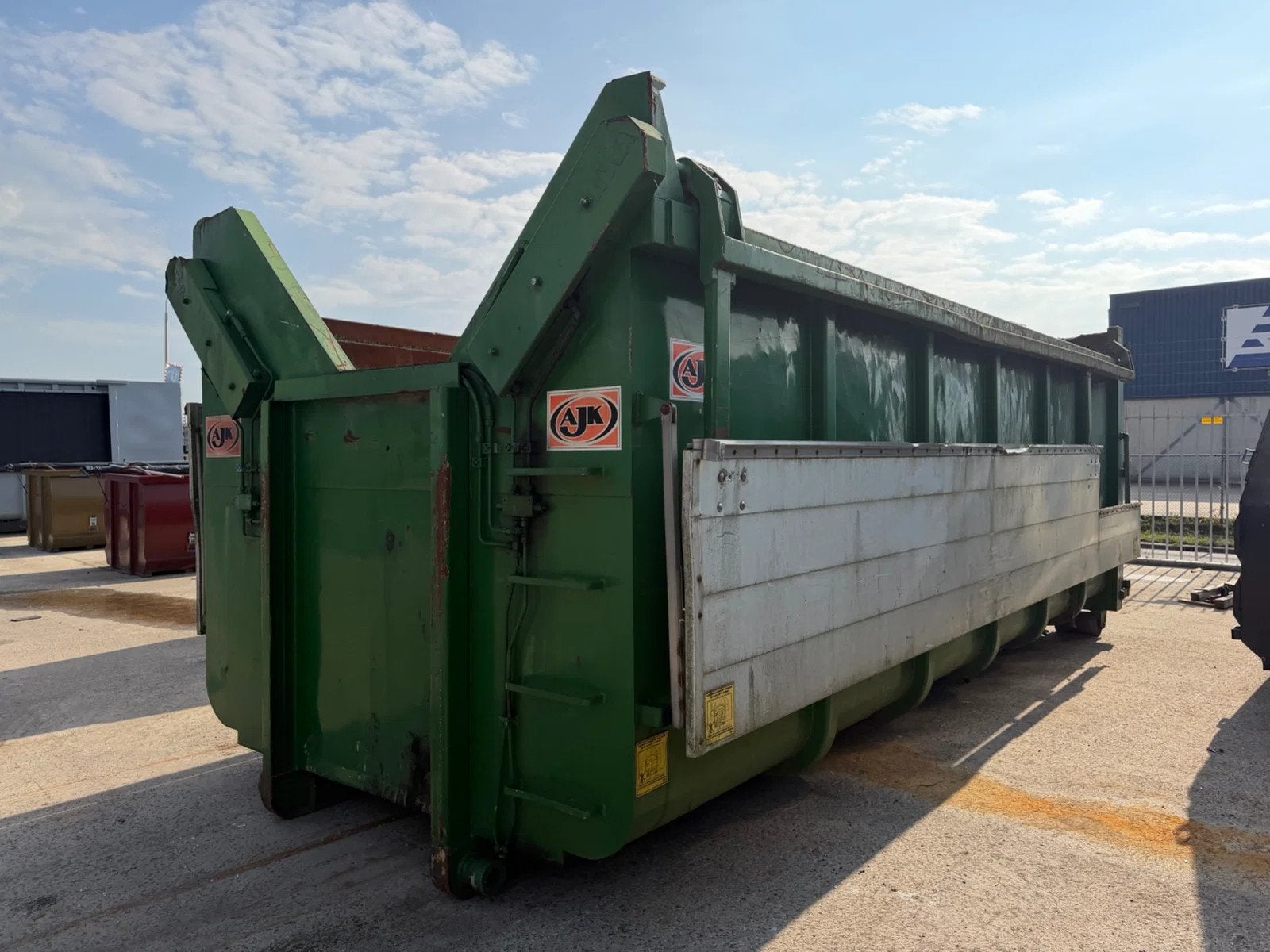 AJK 22,7m3 hydraulische klep container