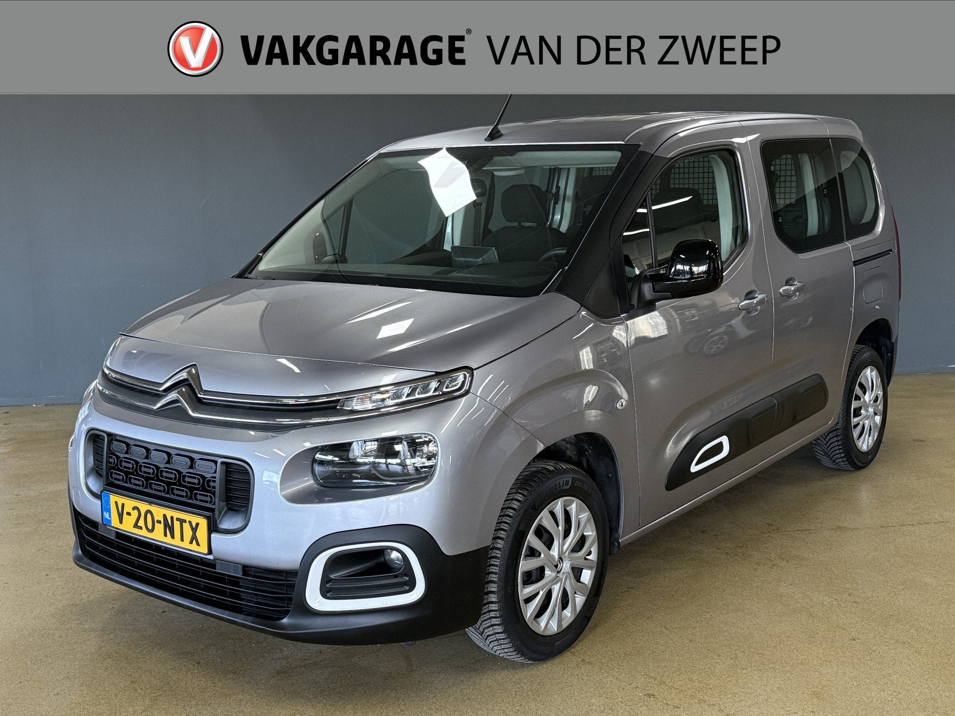 Citroën Berlingo 1.2 PureTech Club | Navi | Camera, Voorwielaandrijving, Gebruikt, Euro 6, 3 cilinders