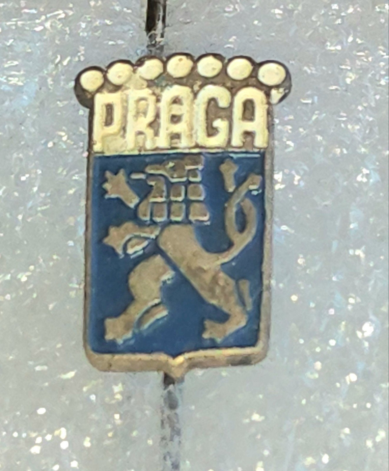 Vintage Praga Speldje, Ophalen of Verzenden, Gebruikt, Overige onderwerpen, Speldje of Pin
