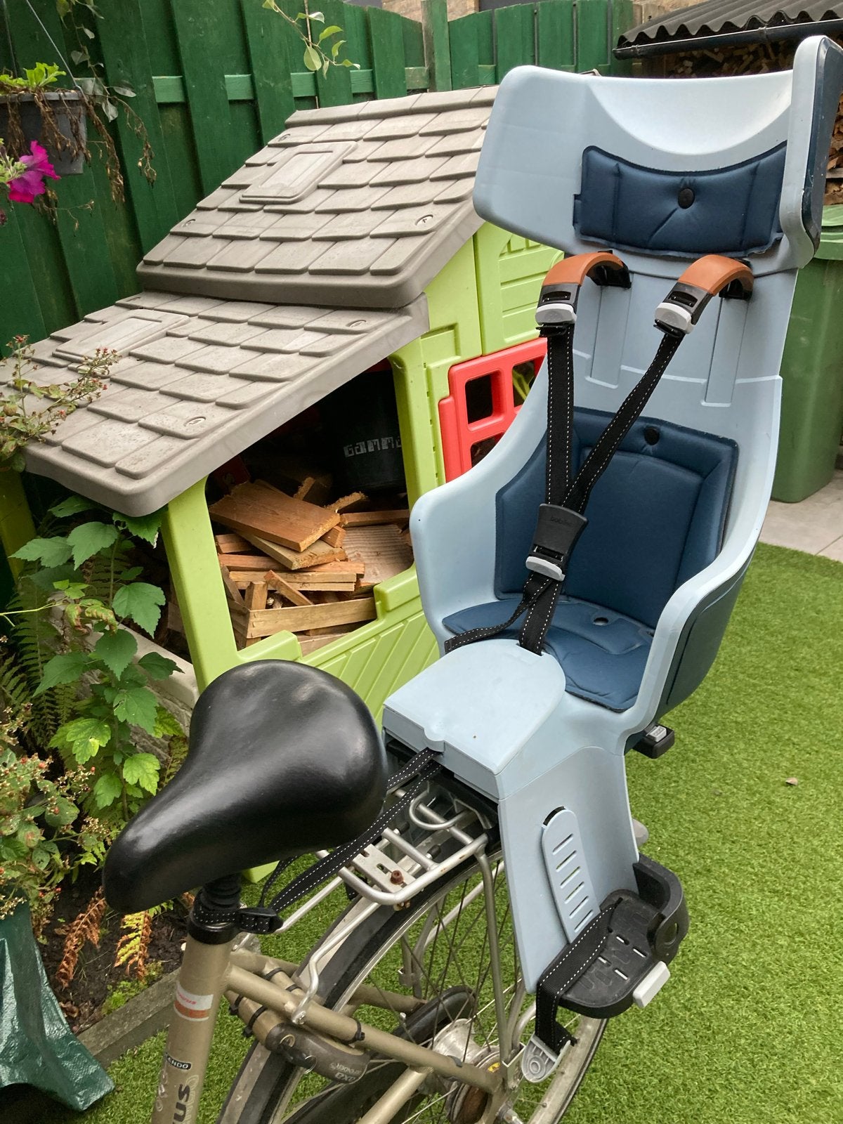 Bobike kinderzitje achterop de fiets inclusief base, Fietsen en Brommers, Ophalen, Achterzitje, 9 t/m 36 kg, Gebruikt
