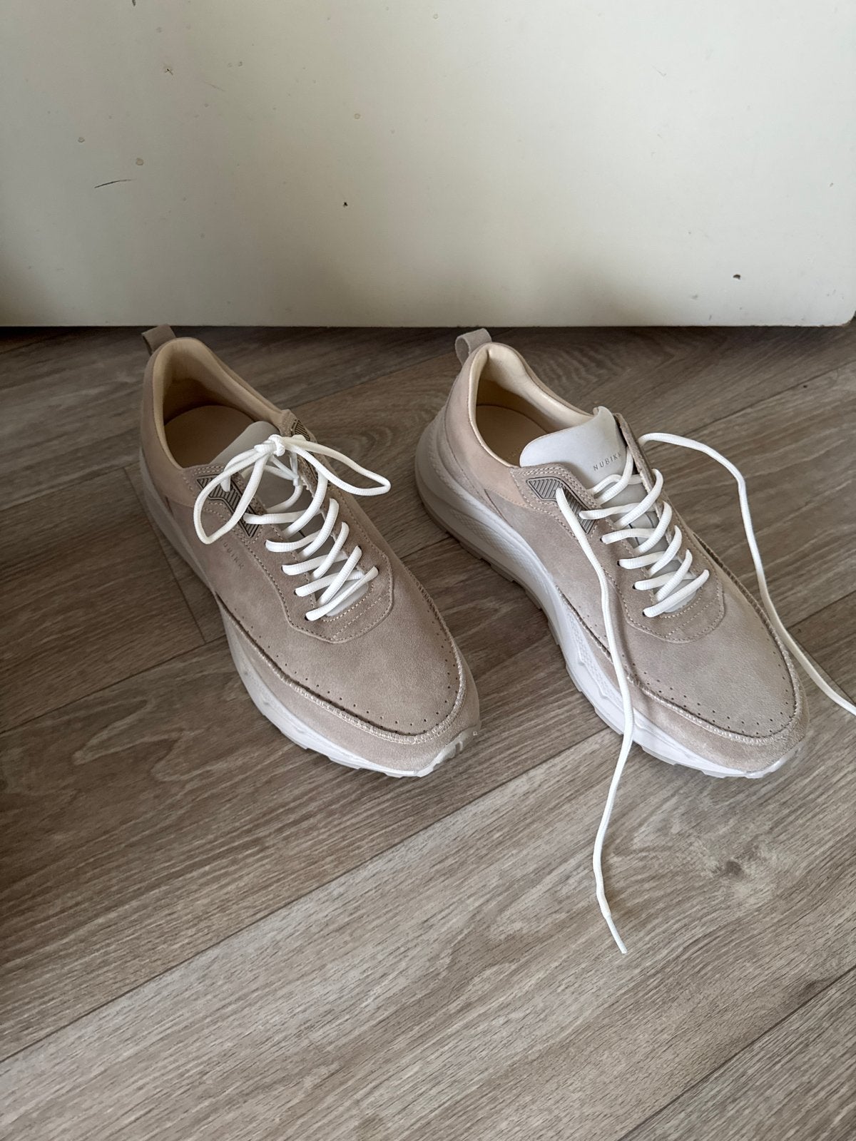 NUBIKK Jiro sneakers beige maat 43, Kleding | Heren, Schoenen, Ophalen of Verzenden, Zo goed als nieuw, Overige kleuren, Sneakers of Gympen