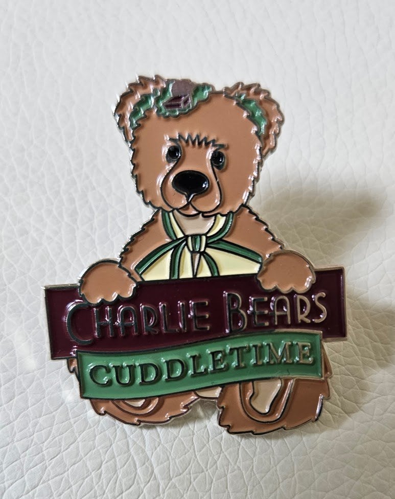 Charlie Bears pin beer Cuddle time pinbadge gelimiteerd, Verzenden, Nieuw, Merk, Speldje of Pin