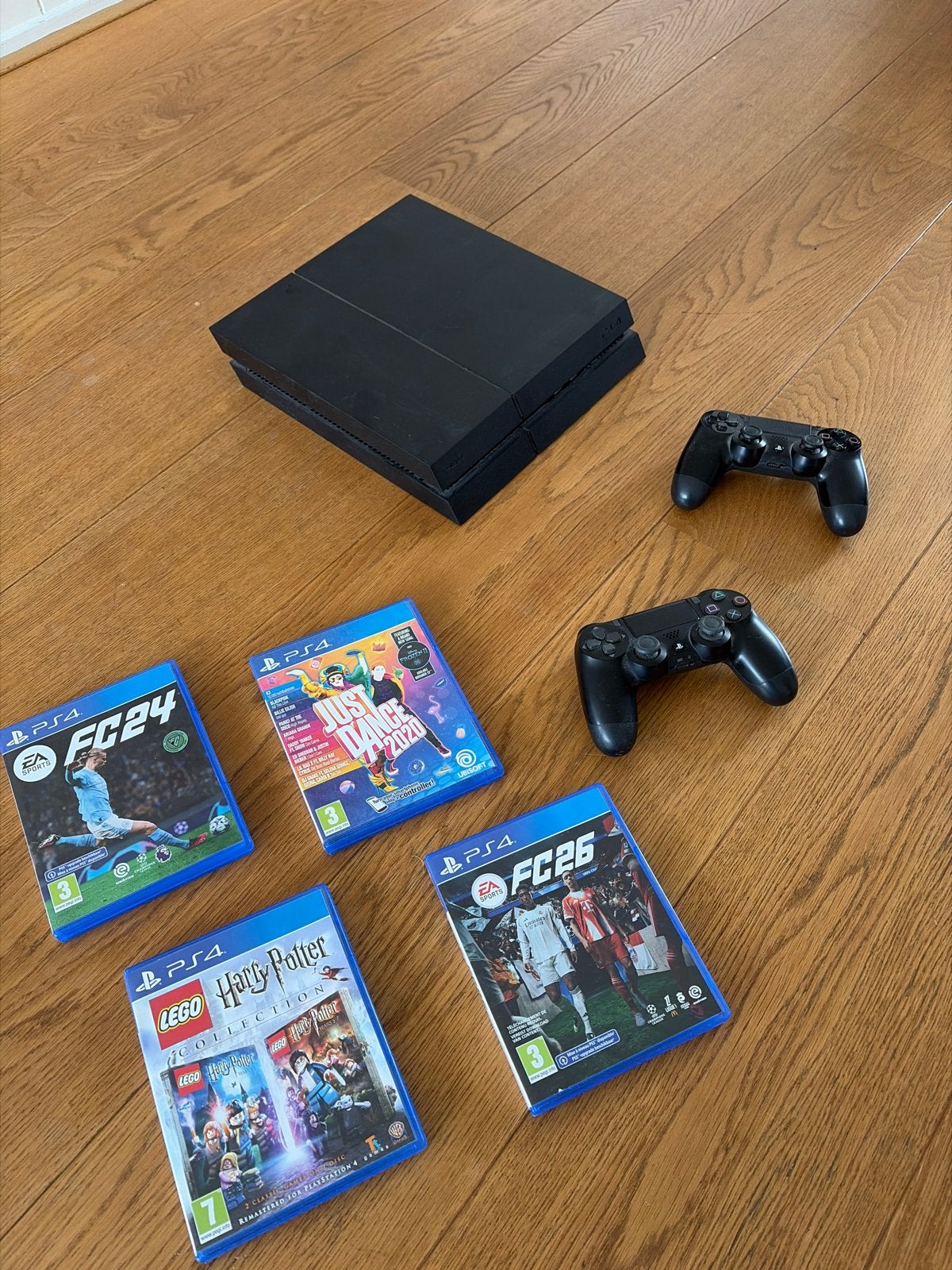 PS4 Slim met 2 controllers en 4 games (o.a FC26), Met 2 controllers, Ophalen of Verzenden, Slim, 500 GB