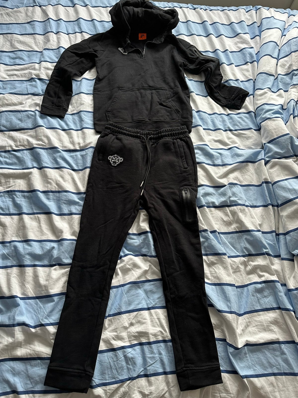 Zwarte JR. trainingspak - maat 152, Kinderen en Baby's, Kinderkleding | Maat 152, Ophalen of Verzenden, Gebruikt, Jongen of Meisje