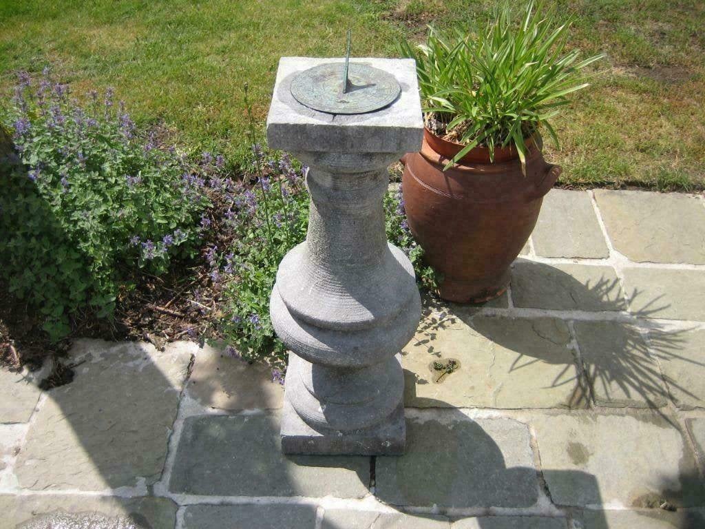mooie antieke bronzen zonnewijzer op arduinen voet, Tuin en Terras, Zonnewijzers, Ophalen, Gebruikt