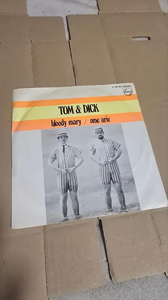 Tom & Dick - Bloody Mary / Ome Arie (Philips Single), Ophalen of Verzenden, Gebruikt, Nederlandstalig