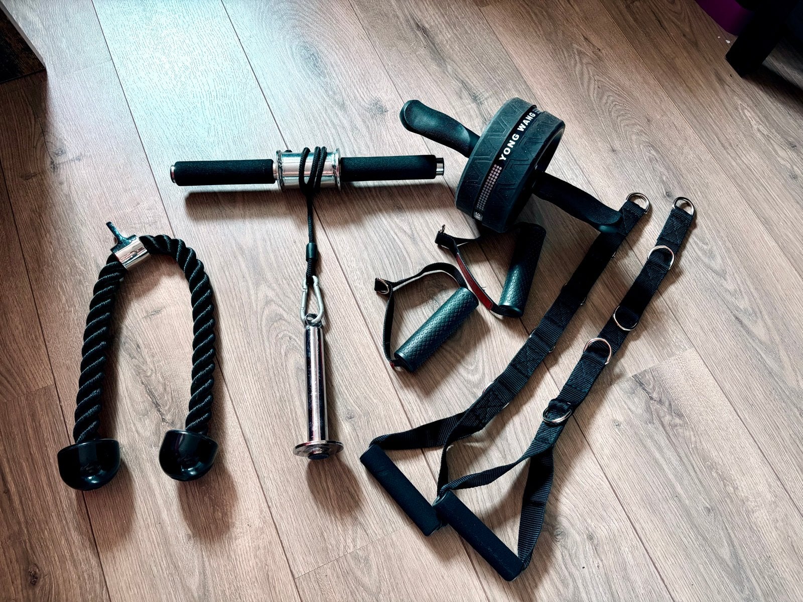 Fitness accessoires: Tricep rope, Onderarm roller, Ab Wheel, Sport en Fitness, Fitnessmaterialen, Ophalen of Verzenden, Zo goed als nieuw