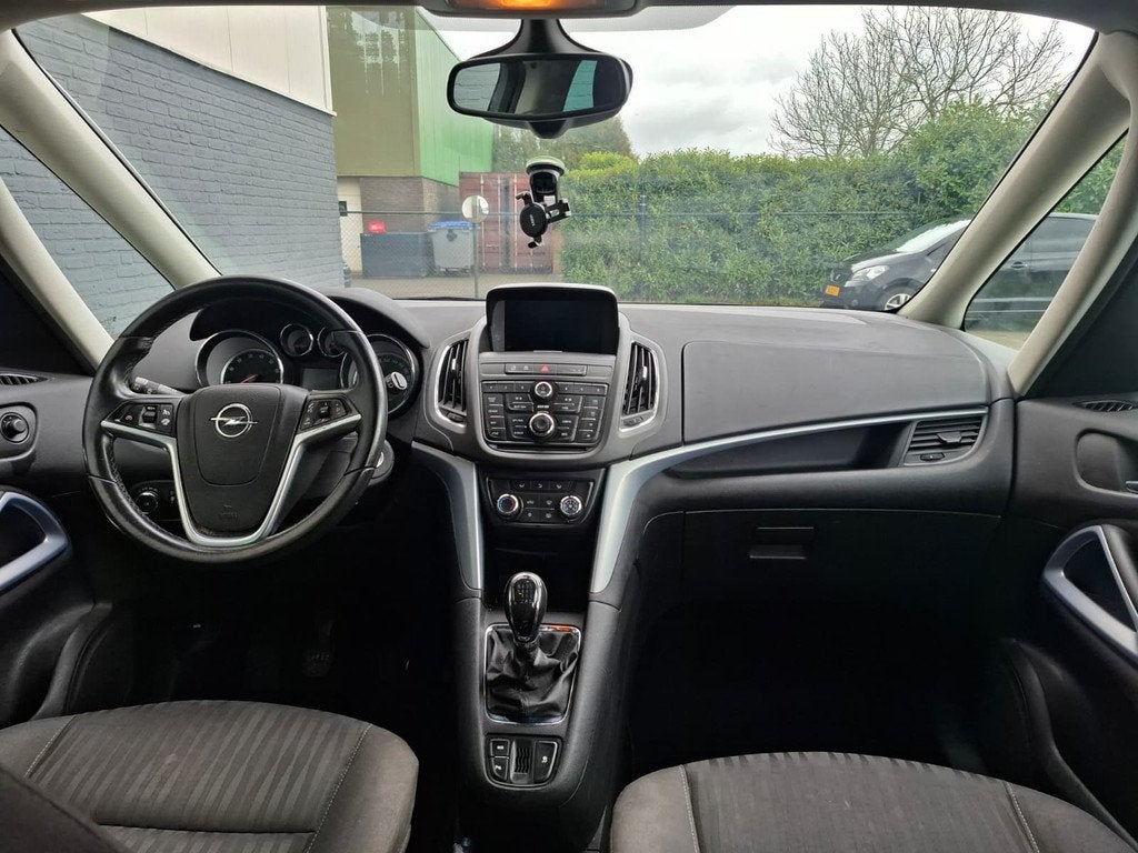 Opel Zafira Tourer 1.4T 120pk Navi Trekhaak Bluetooth Pdc Au, Auto's, Opel, Euro 5, Stof, Zwart, 4 cilinders