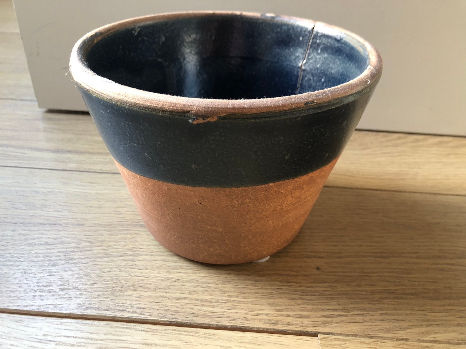 Bloempot bruin / donkerblauw, diameter: 19 cm, hoogte: 14 cm, Rond, Ophalen of Verzenden, Zo goed als nieuw, Aardewerk