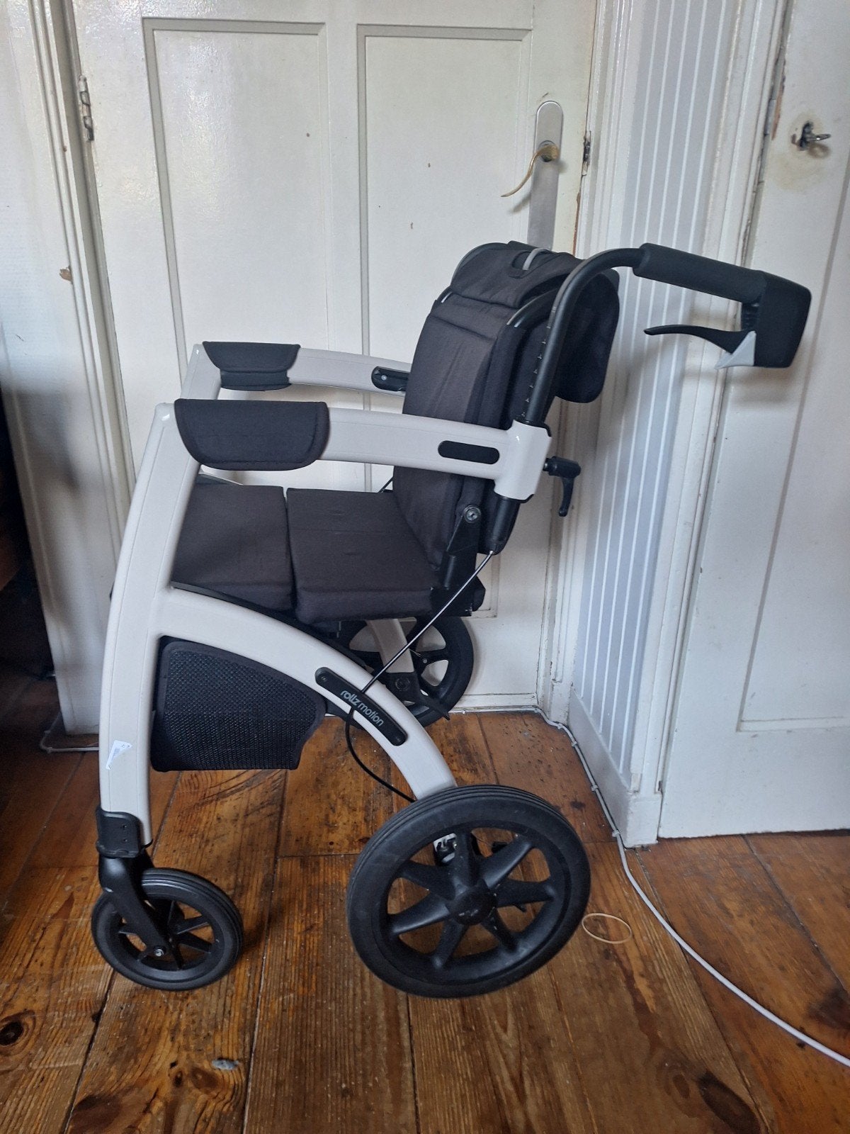 Rollz Motion rollator + rolstoel in één ( incl. Voetsteunen), Ophalen, Inklapbaar, Gebruikt, Duwrolstoel
