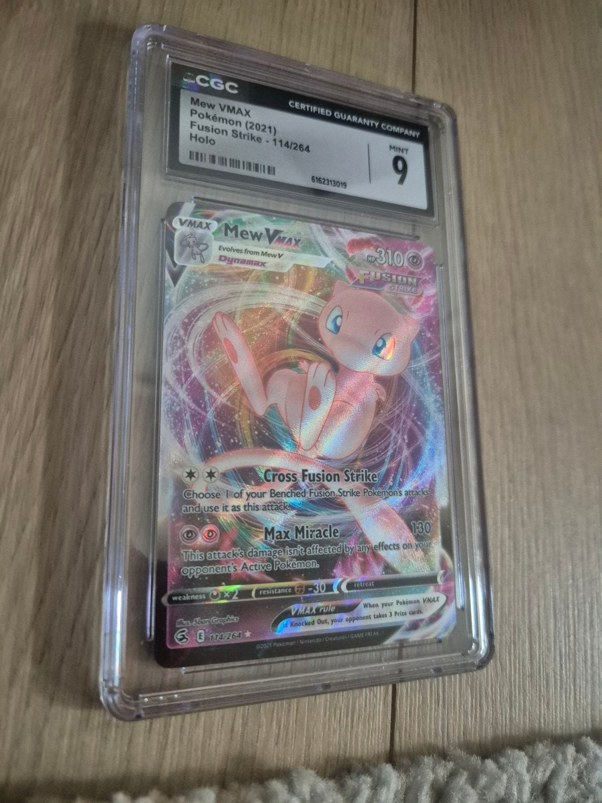 Mew VMAX Pokémon Kaart (2021) Fusion Strike Holo CGC 9, Ophalen of Verzenden, Zo goed als nieuw, Losse kaart, Foil