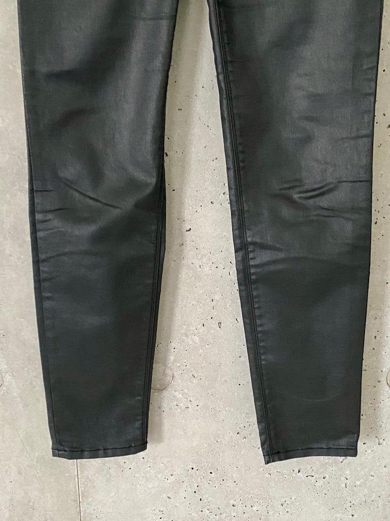H952 Liu-Jo maat 38=M jeans broek zwart gecoat coated, Liu Jo, Zwart, Ophalen of Verzenden, Zo goed als nieuw