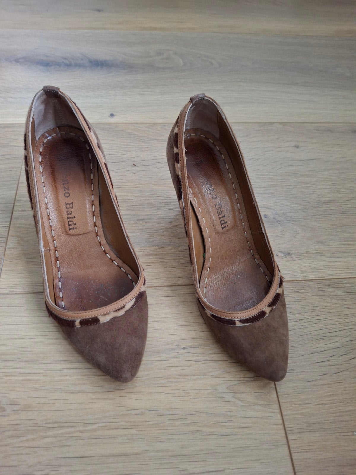 Bruine suède pumps met dierenprint accenten, Pumps, Verzenden, Gedragen, Bruin