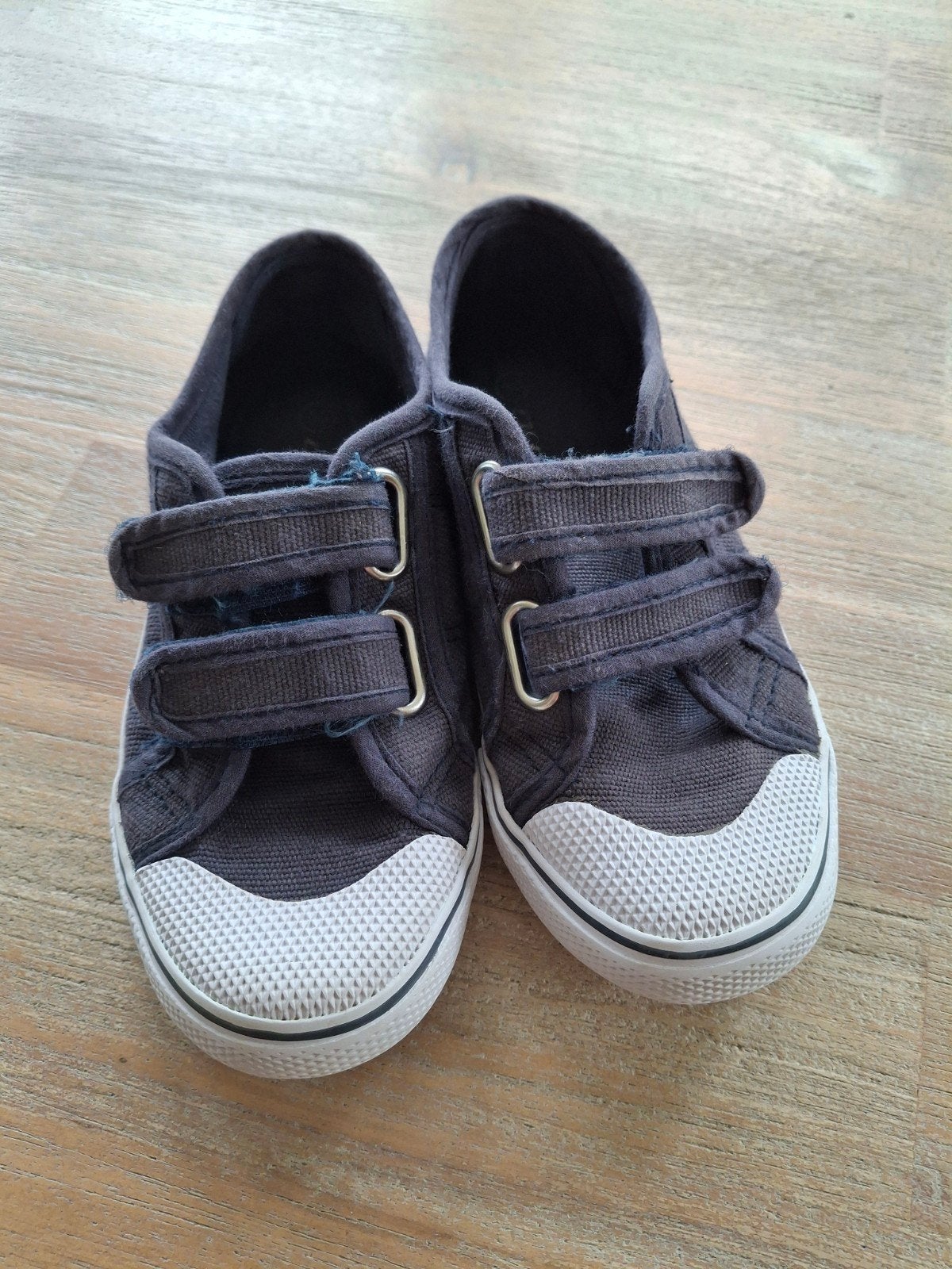 Gymschoenen met klittenband maat 30, Kinderen en Baby's, Kinderkleding | Schoenen en Sokken, Gebruikt, Dutchy, Ophalen of Verzenden