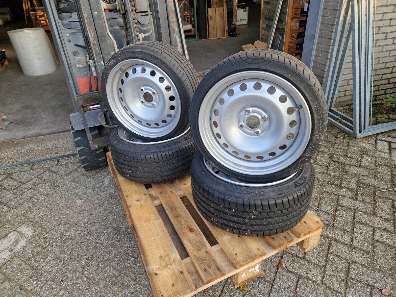 Verbreed staal 4x100 R16, Ophalen