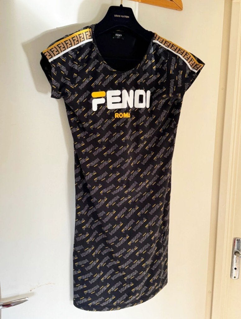 Prachtig Fendi Jurkje - 102 (M) € 95,-, Maat 38/40 (M), Meerkleurig, Fendi, Ophalen of Verzenden