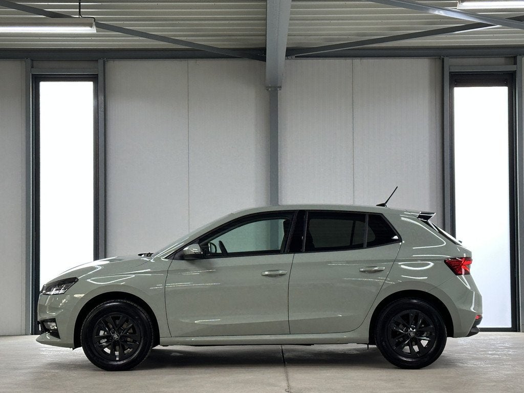Skoda Fabia 1.0 TSI 115 pk DSG Edition | Apple Carplay/Andro, Auto's, 12 maanden, Stof, Gebruikt, Zwart