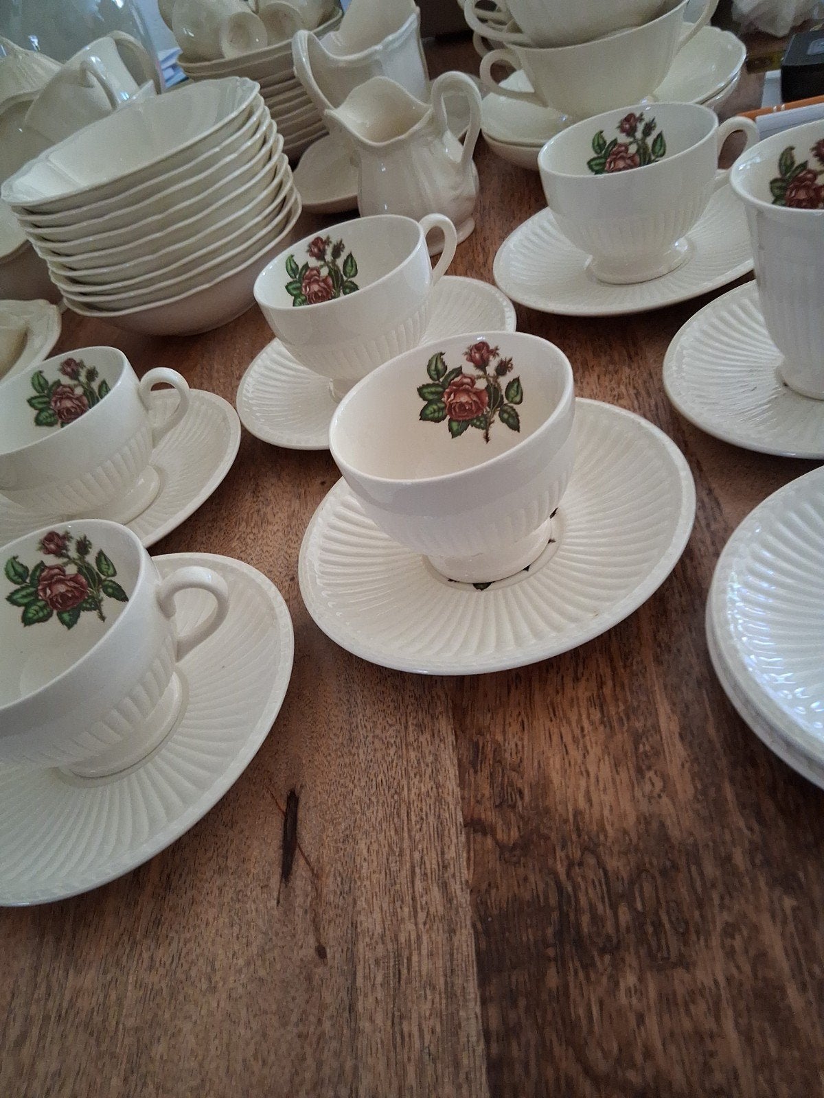 wedgwood moss Rose 6 kop en schotels punt gaaf, Ophalen of Verzenden, Zo goed als nieuw, Porselein, Kop(pen) en/of Schotel(s)