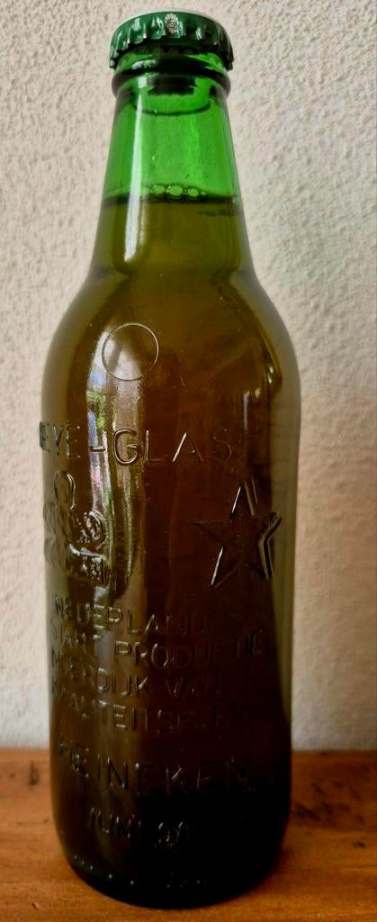 Fles HEINEKEN bier HEYE-GLAS MOERDIJK Speciale fles juni1998, Verzamelen, Biermerken, Ophalen of Verzenden, Zo goed als nieuw