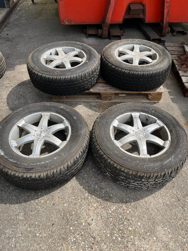 Nissan navara alu velgen, Auto-onderdelen, Banden en Velgen, Ophalen of Verzenden, Zomerbanden, Band(en)