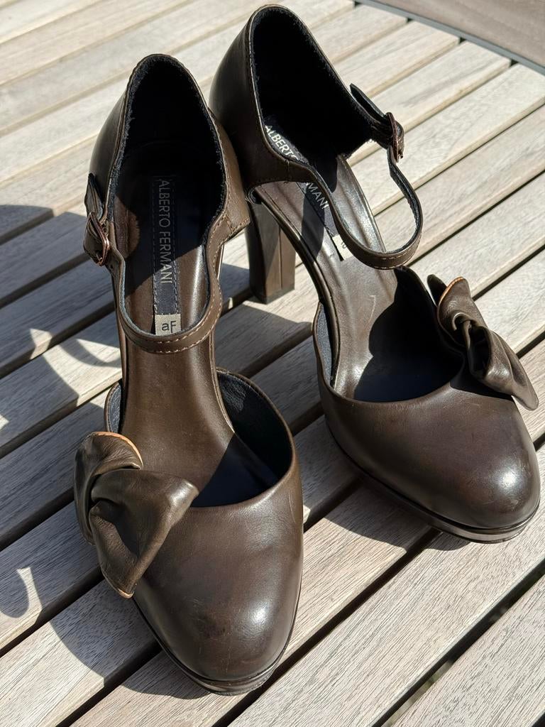 Alberto Fermani bruine leren pumps met strik, Kleding | Dames, Schoenen, Pumps, Bruin, Ophalen of Verzenden, Zo goed als nieuw