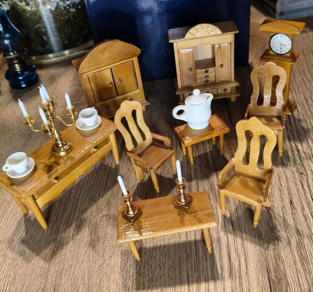 Vintage houten poppenhuis meubels – miniatuur set, Verzenden, Gebruikt, Poppenhuis