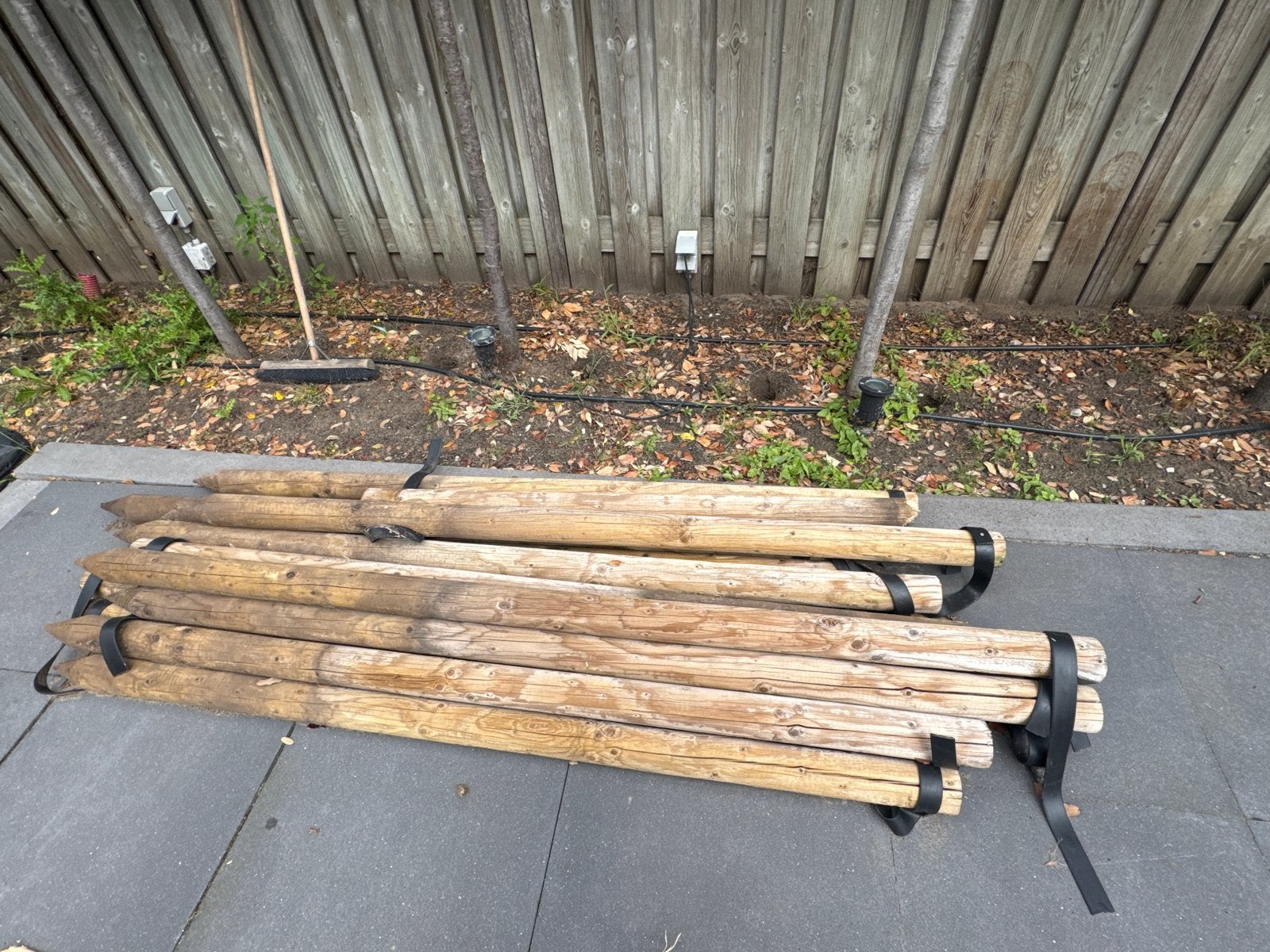14 Weidepalen / boompalen inclusief bevestigingsbanden, Ophalen, Gebruikt, 180 tot 250 cm, Palen