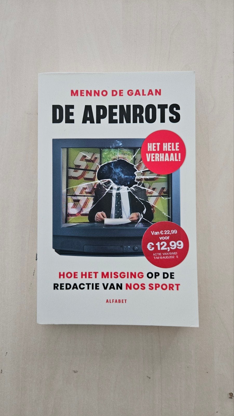 De Apenrots - Hoe het misging op de redactie van NOS Sport, Ophalen of Verzenden, Zo goed als nieuw, Menno de Galan, Nederland