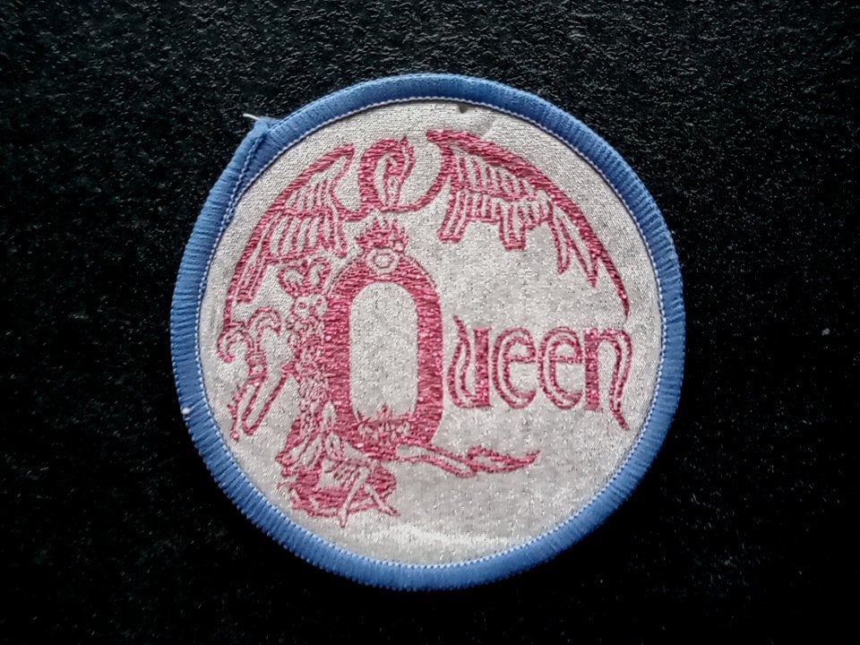 Queen zeer mooie en zeldzame 1977 fanclub patch qu12, Ophalen of Verzenden, Zo goed als nieuw, Kleding
