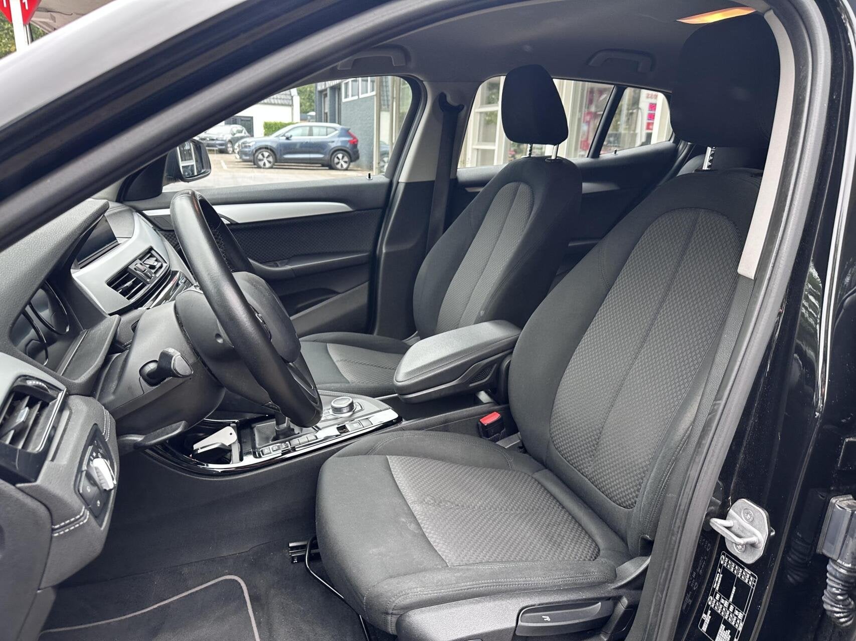 BMW X2 sDrive18i Led, Climat, Cruise, Navi, Pdc, LM.., Auto's, Gebruikt, Euro 6, Met garantie (alle), Zwart