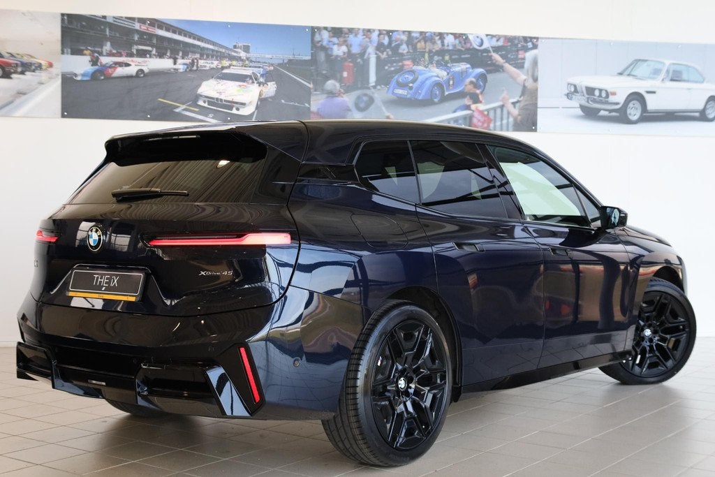 BMW iX xDrive45 | M Sportpakket Pro | Comfort Pack | Innovat, Auto's, BMW, Automaat, Stof, IX, Zwart
