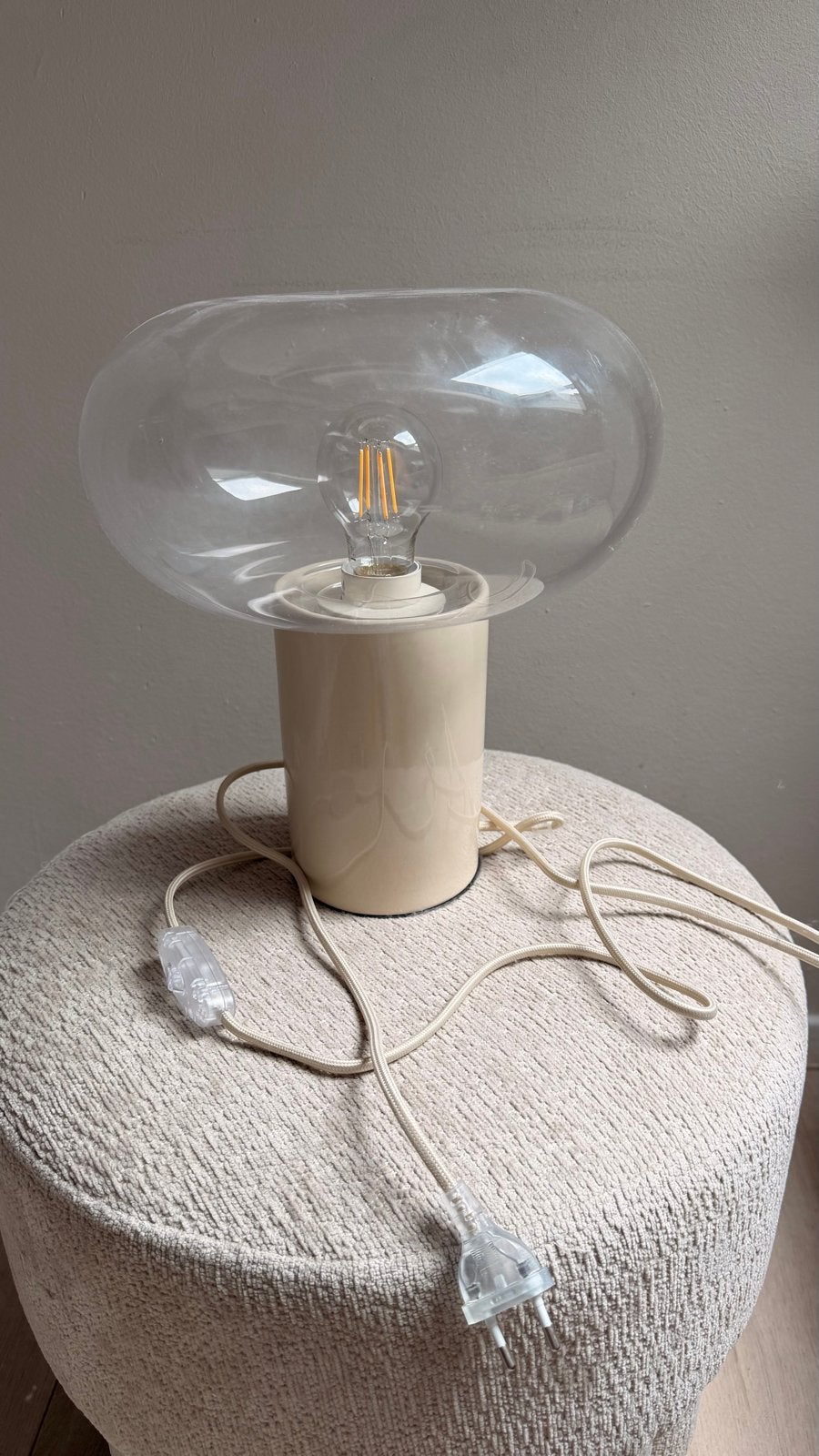 Beige glazen tafellamp met E27 fitting, Beige, Modern, E27 (groot), Ophalen of Verzenden