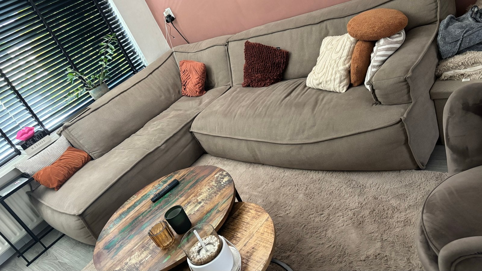 Gratis Hoekbank / Loungebank - taupe, Huis en Inrichting, Banken | Bankstellen, Gebruikt, Hoekbank, Vierpersoons of meer, 250 tot 300 cm