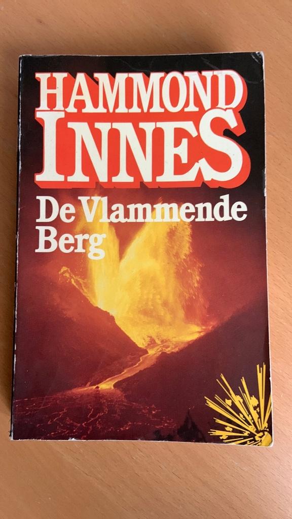 De vlammende berg - Hammond Innes, Boeken, Avontuur en Actie, Ophalen of Verzenden