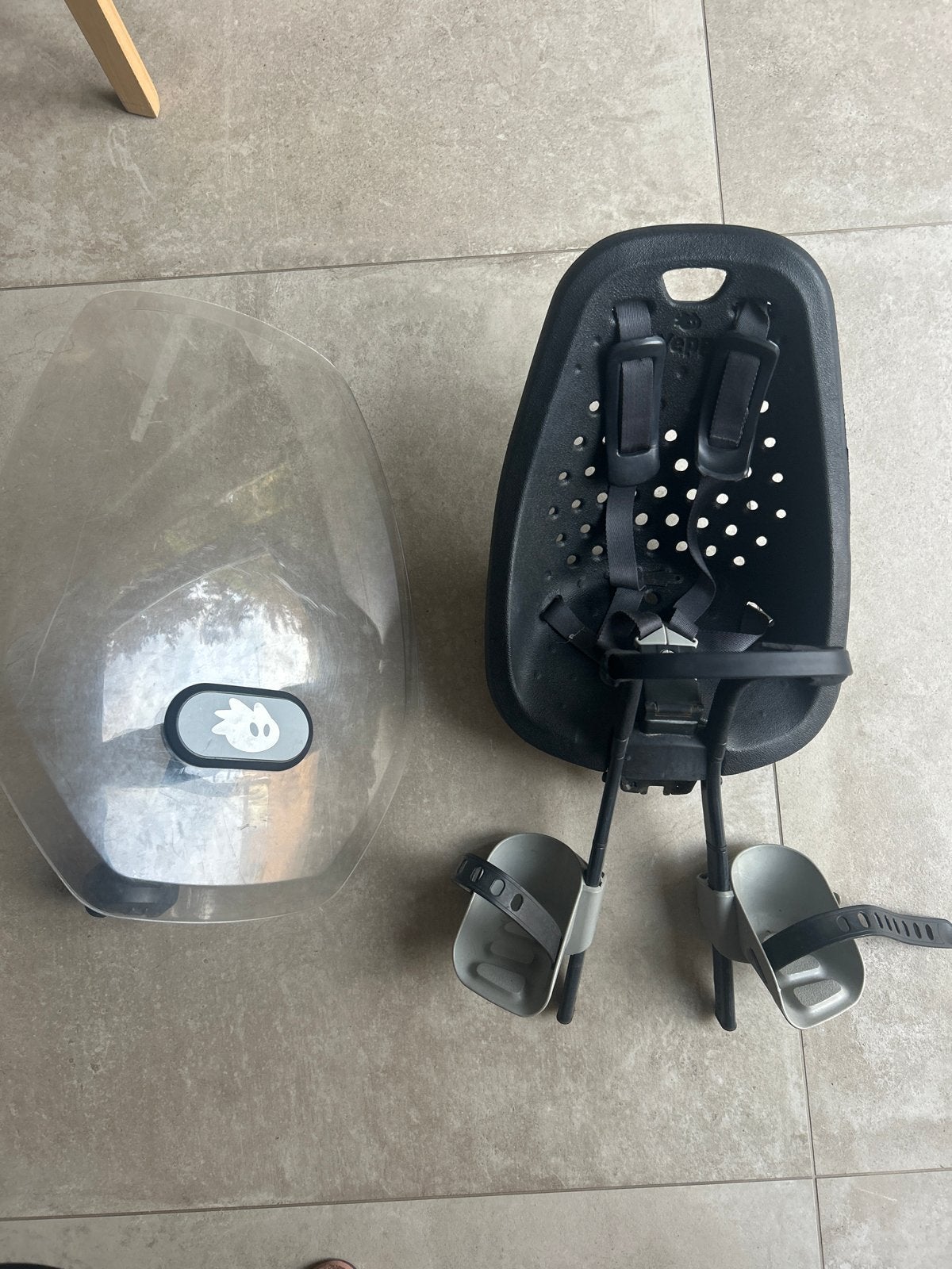 Thule Yepp Mini fietszitje met windscherm, Fietsen en Brommers, Fietsaccessoires | Fietsstoeltjes, Voorzitje, Ophalen of Verzenden