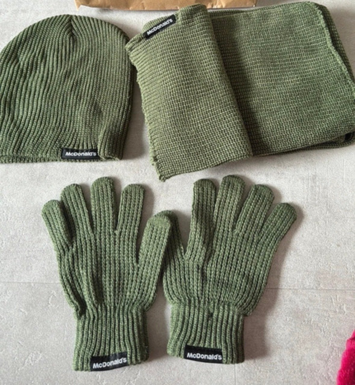 McDonald's medewerkers winterset (muts, sjaal, handschoenen), Ophalen of Verzenden, Nieuw, Muts