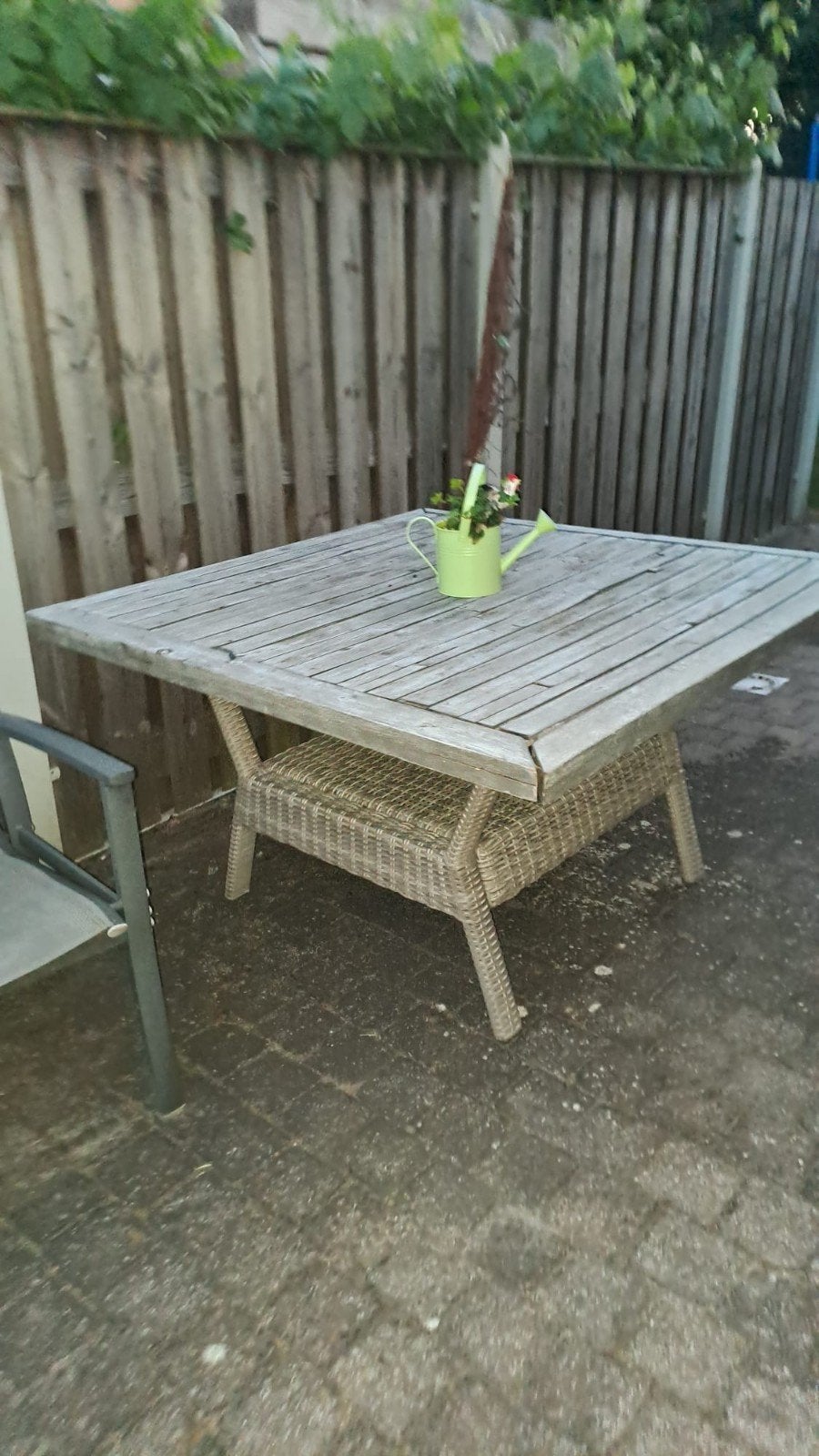 Robuuste tuintafel met onderstel, Ophalen, Gebruikt, Vierkant, Hout