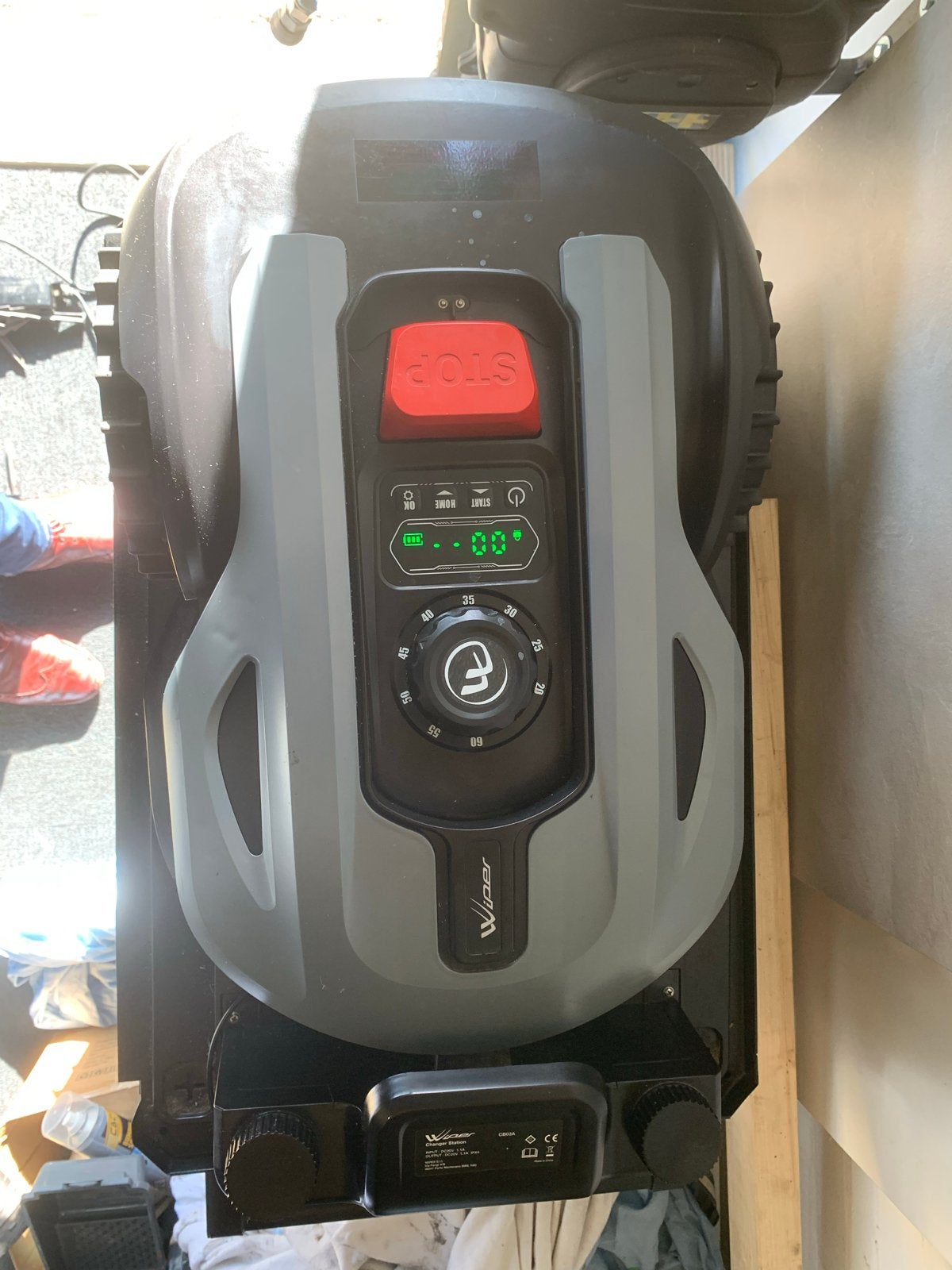 Wiper Robotmaaier met laadstation - Zo goed als nieuw, Tuin en Terras, Ophalen of Verzenden, Zo goed als nieuw