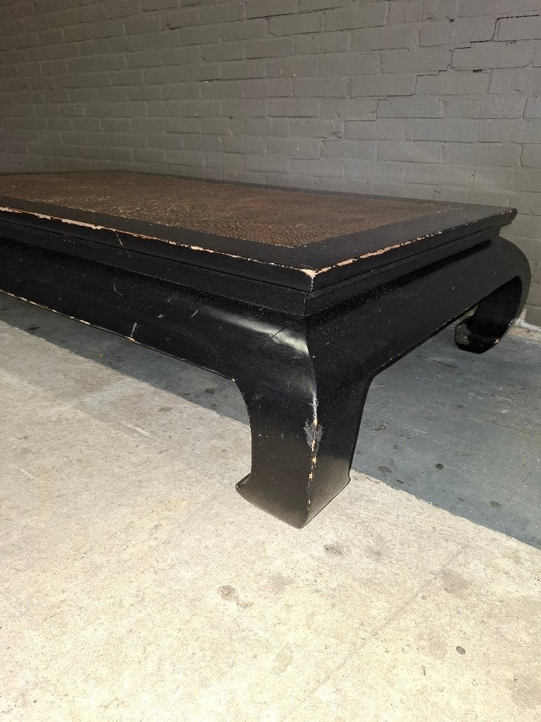 Grote Chinese Opium Salontafel XL – Zwart met Rotan Inleg, Ophalen, Gebruikt, Opium, 100 tot 150 cm