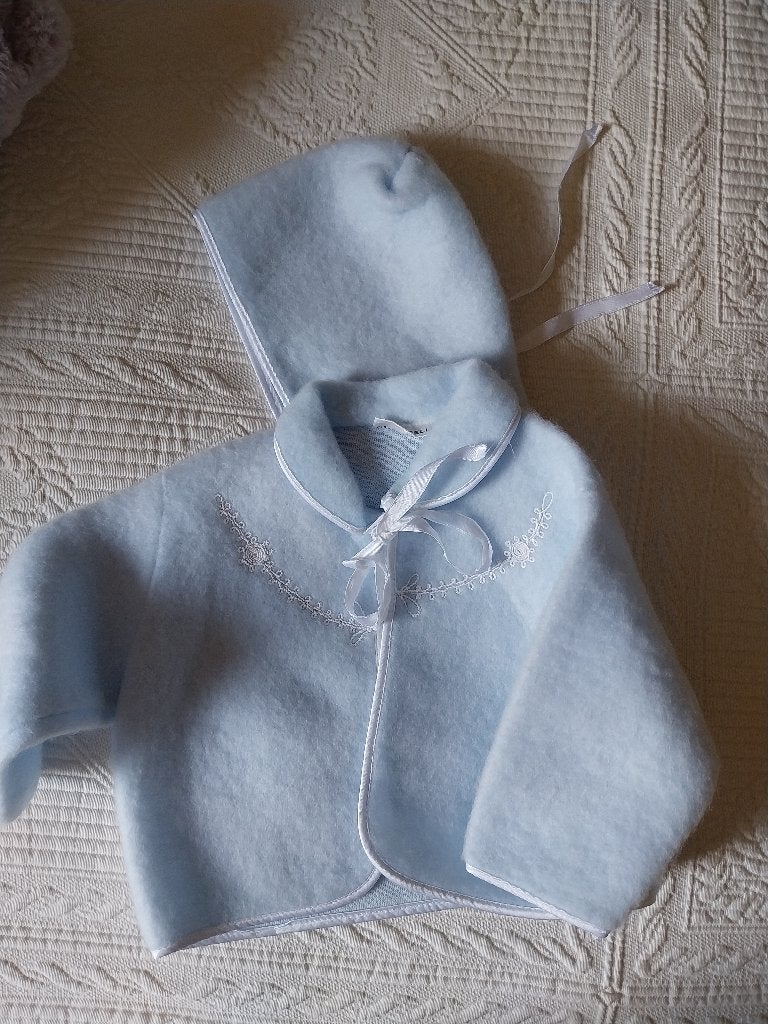 Baby jasje met mutsje, Verzenden, Zo goed als nieuw, Kleertjes
