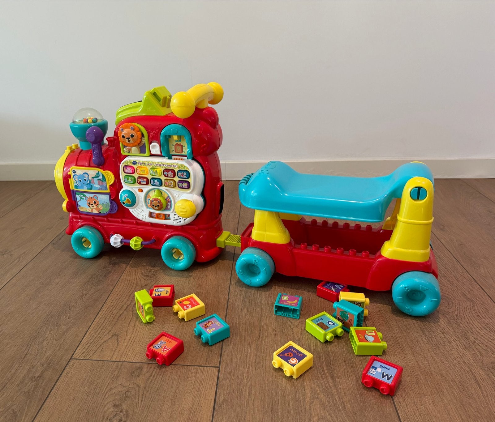 VTech Lettertrein / locomotief met geluid en licht, Ophalen, Zo goed als nieuw, Overige typen, Met licht