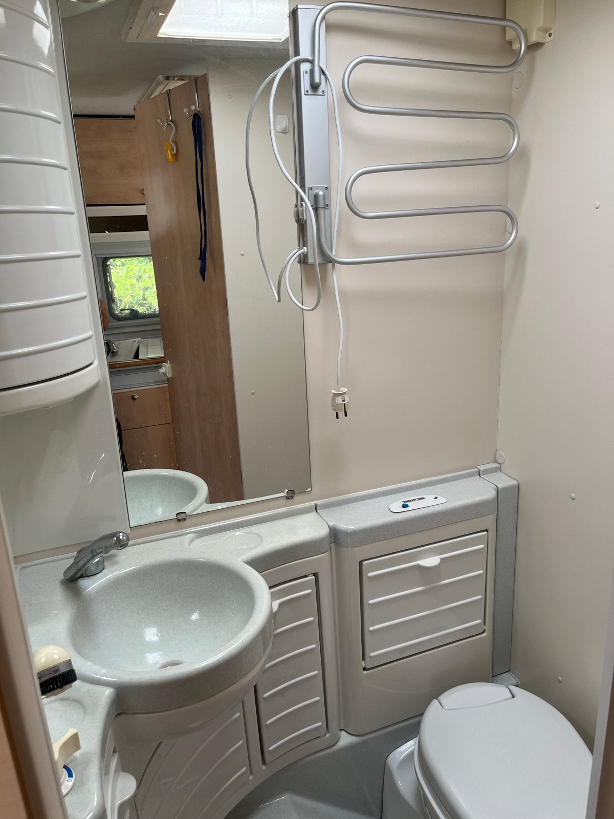 Kip Hy Line 50 TRZ Caravan - Comfortabel en Compleet, Rondzit, Kip, Omvormbare zithoek, Luifel