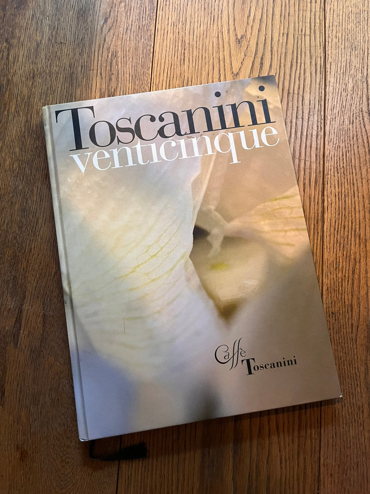 Caffe Toscanini Venticinque 25 jarig jubileum boek, Boeken, Kookboeken, Ophalen of Verzenden, Zo goed als nieuw, Italië