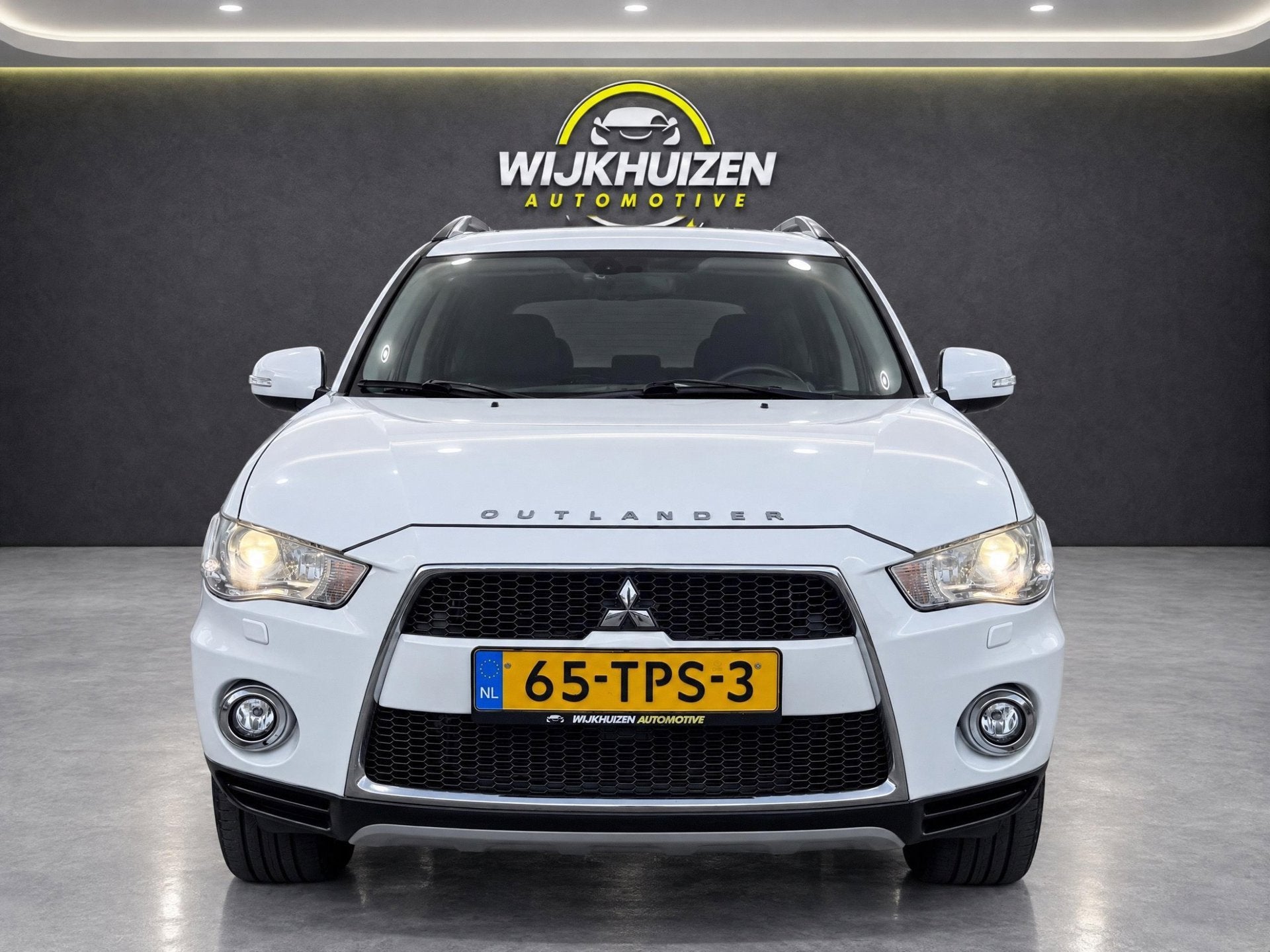 Mitsubishi Outlander 2.0 Edition One Automaat met Airco ! Le, Auto's, Zwart, 4 cilinders, Wit, 1600 kg