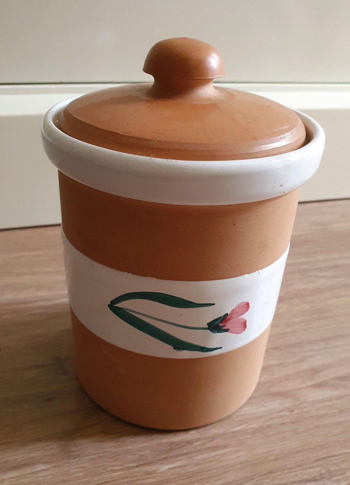 Aardewerken potje met deksel en bloemmotief, Ophalen of Verzenden, Zo goed als nieuw, Aardewerk, Overige typen