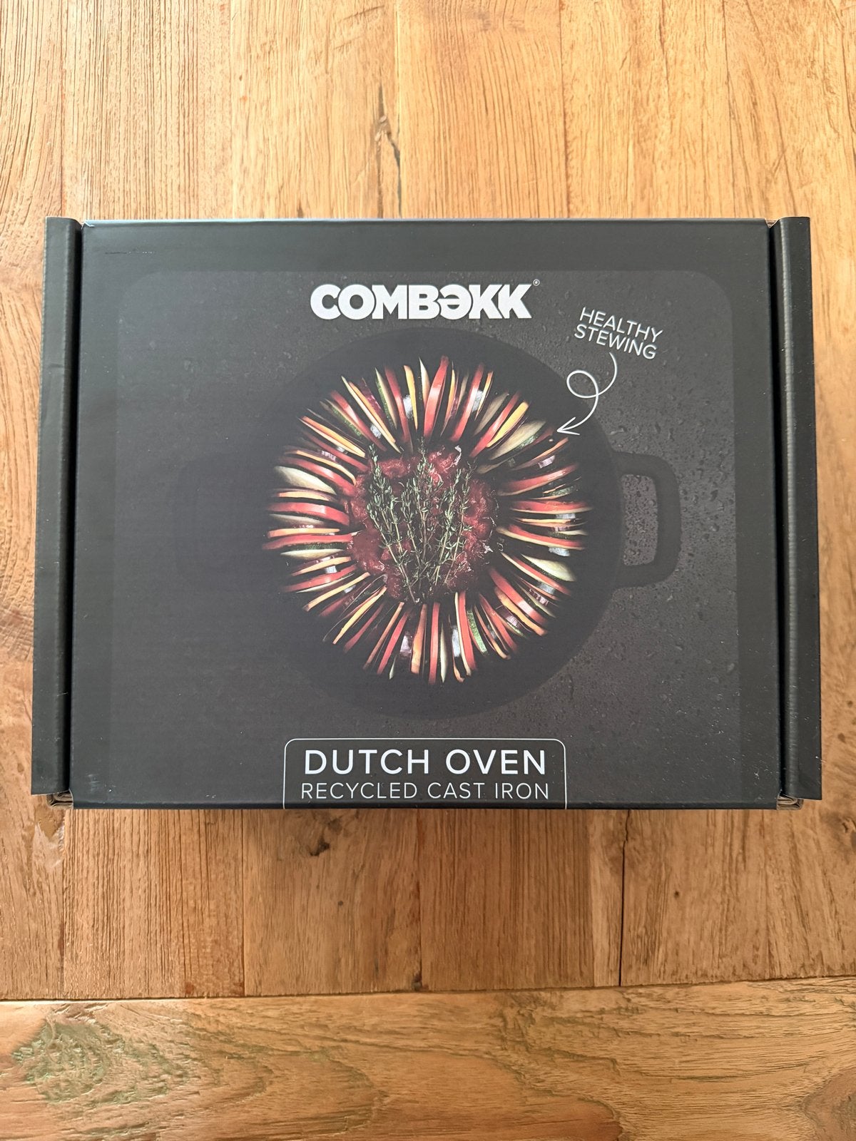 Nieuwe COMBEKK Dutch Oven - Gerecycled Gietijzer 24cm, Met deksel, Nieuw, Ophalen of Verzenden, Overige merken