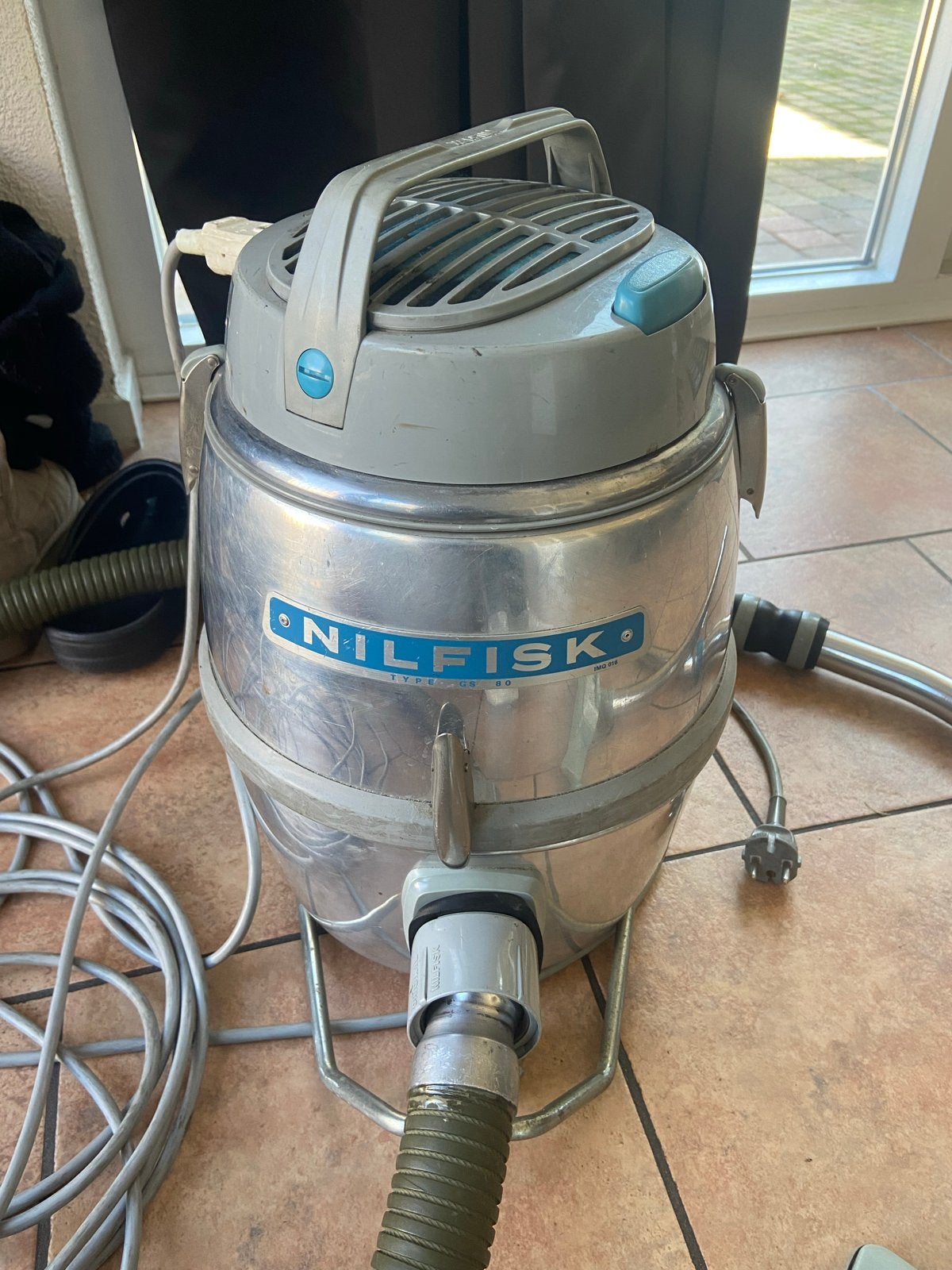 Nilfisk Type GST Industriële Stofzuiger - 700W, Ophalen, Gebruikt, Industriële stofzuiger, Minder dan 1200 watt