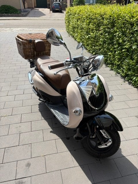 Grande Retro GT2 Snorscooter (25 km/u), Fietsen en Brommers, Snorfietsen en Snorscooters, Zo goed als nieuw, Benzine, Ophalen