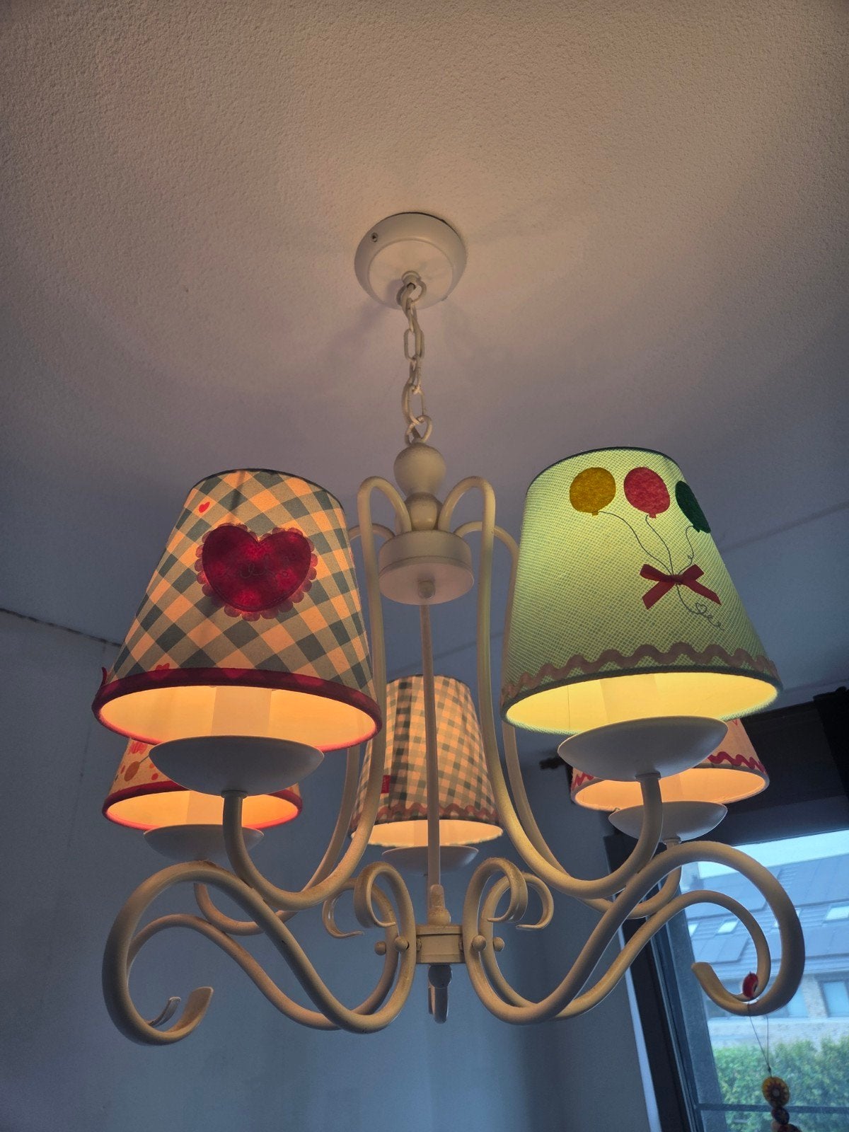 Leuke kinderlamp met vrolijke  kapjes voor jongen of meisje, Ophalen of Verzenden, Lamp